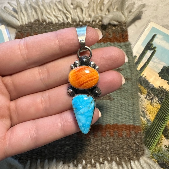 Native Made Spiny Oyster and Kingman Turquoise Pendant - Picture 1 of 5